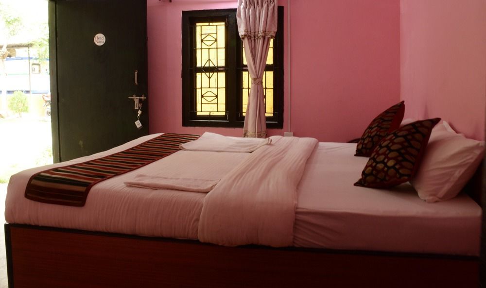 Sauraha Nana Hotel Exteriör bild