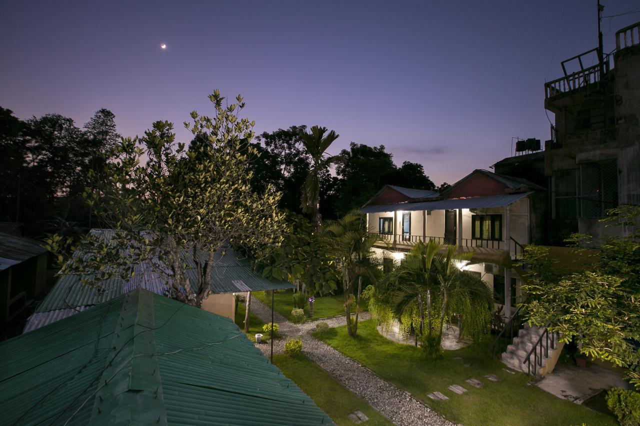 Sauraha Nana Hotel Exteriör bild