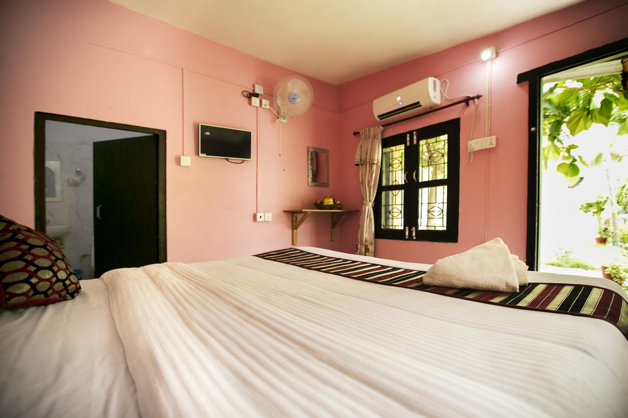 Sauraha Nana Hotel Exteriör bild