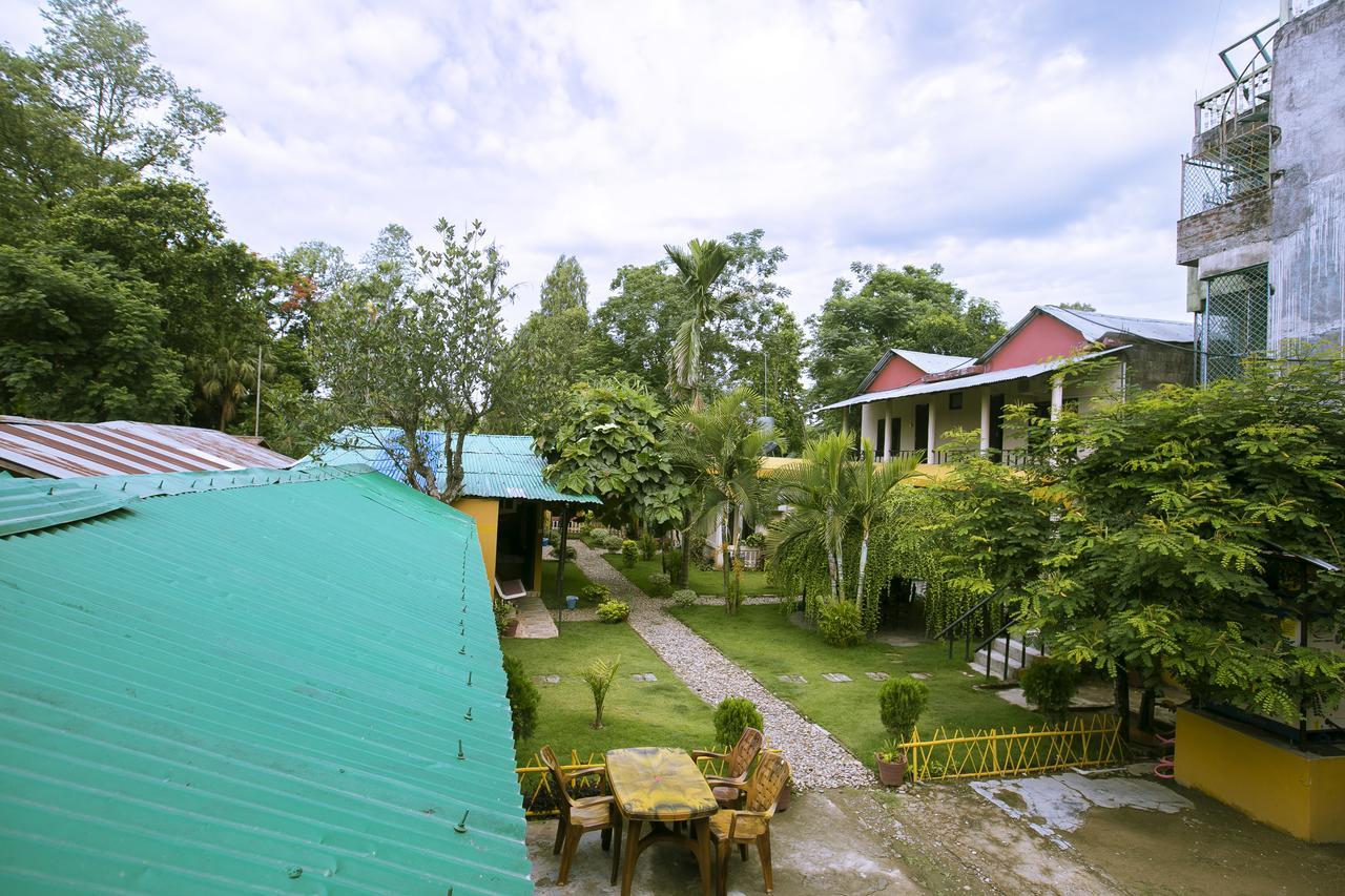 Sauraha Nana Hotel Exteriör bild