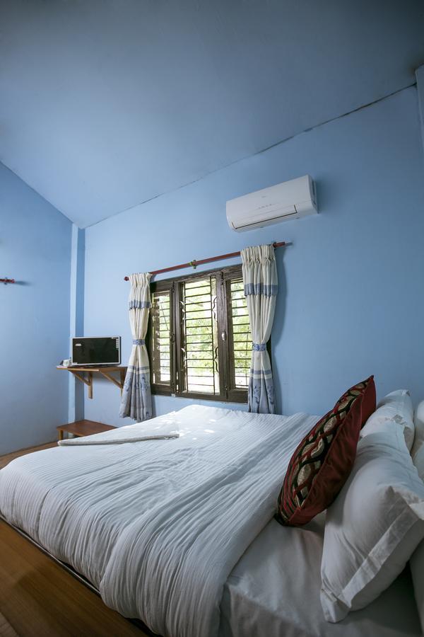 Sauraha Nana Hotel Exteriör bild