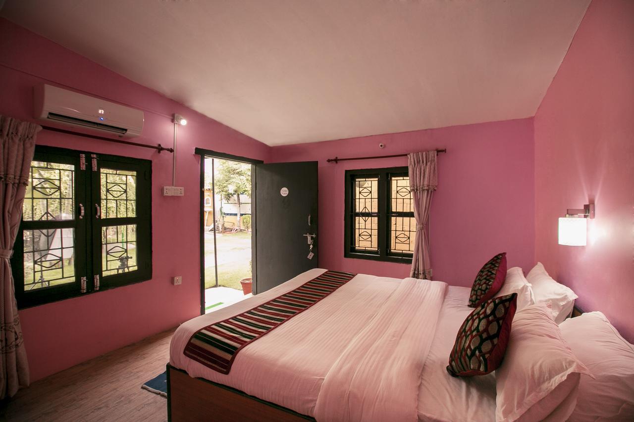 Sauraha Nana Hotel Exteriör bild