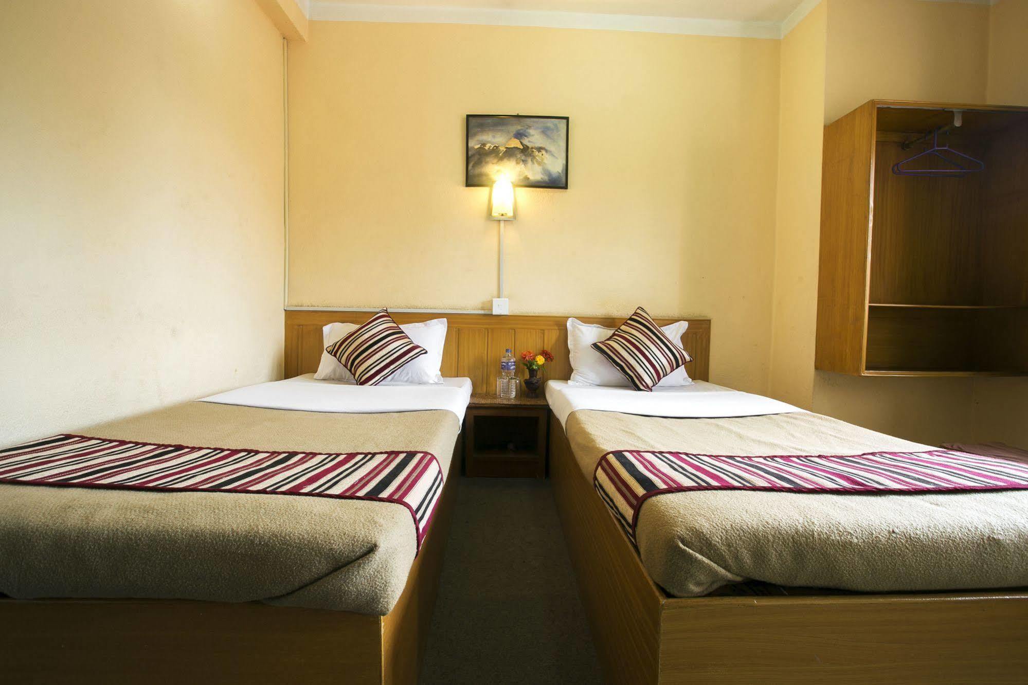 Sauraha Nana Hotel Exteriör bild