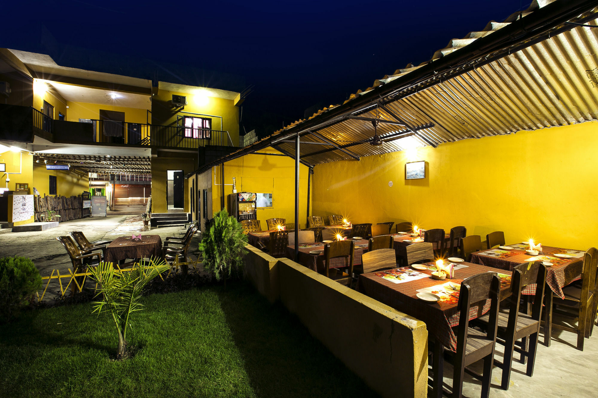Sauraha Nana Hotel Exteriör bild