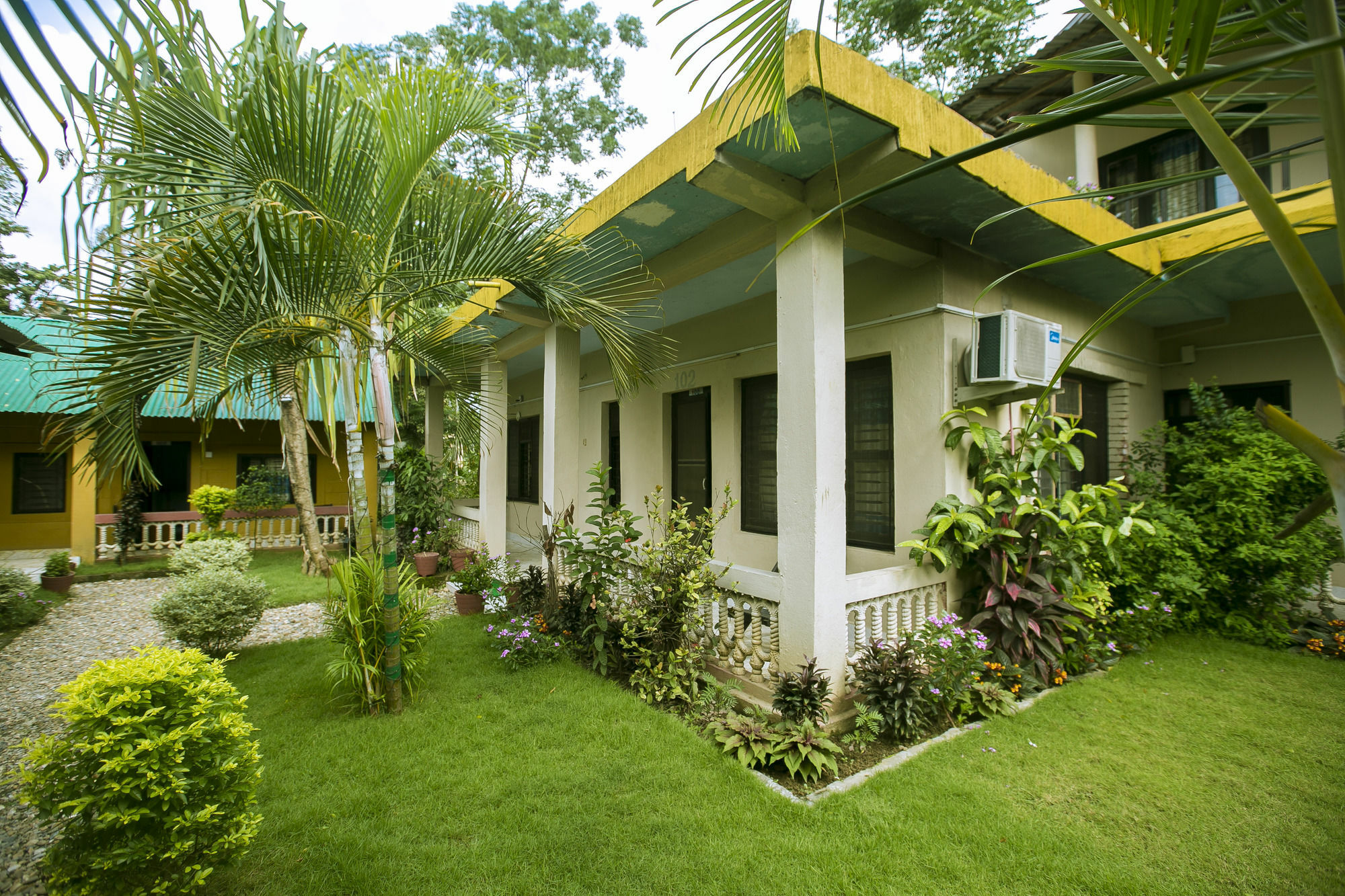 Sauraha Nana Hotel Exteriör bild